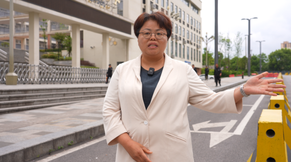 云岩区第五小学副校长 王万燕:同时,针对云岩区第五小学门口学生上下