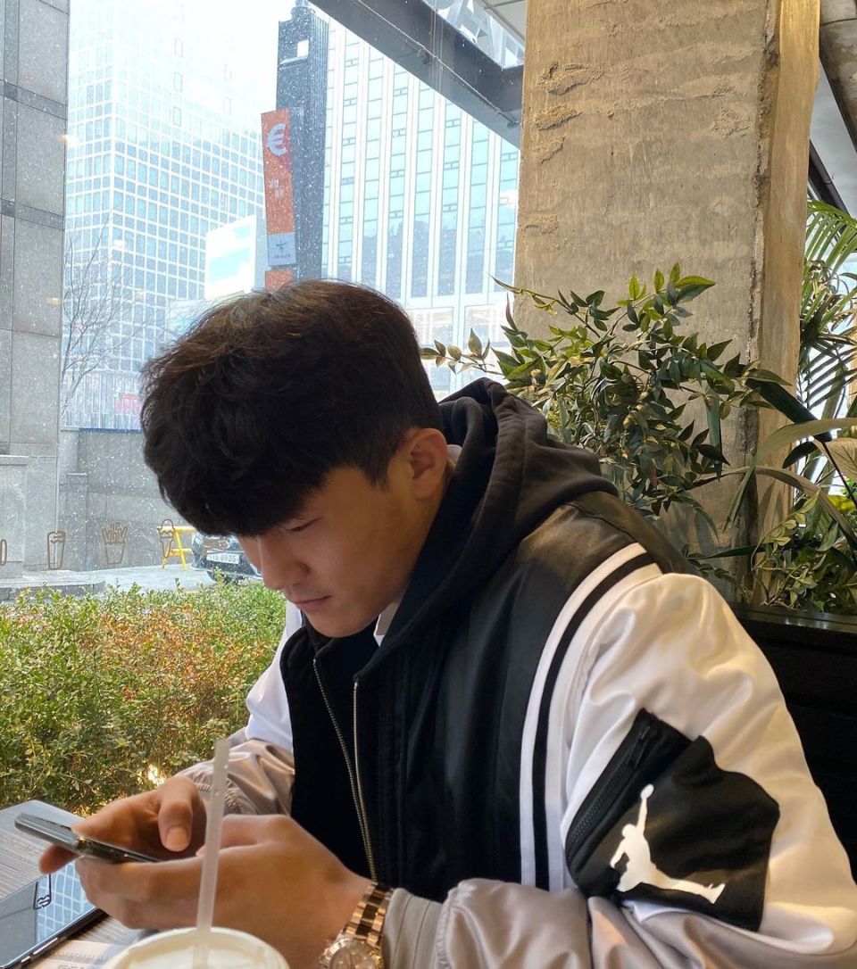 千里迢迢!德媒:金玟哉搬家时电饭煲被偷,经纪人从韩国带来新的_腾讯新