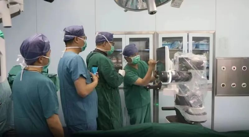 青海省首台骨科机器人投入使用
