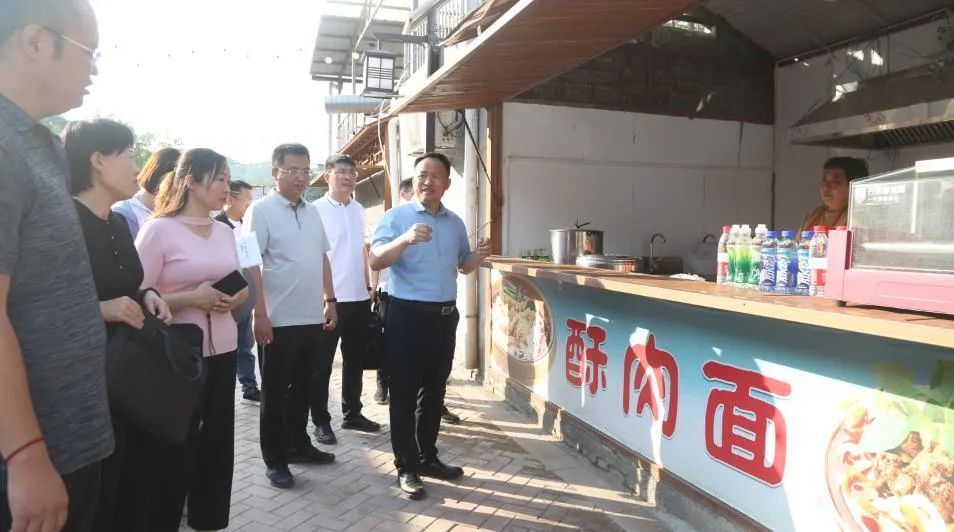 王兴在寨圪塔康养景区调研