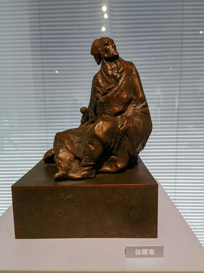 何燕明雕塑艺术回顾展在北京798展出