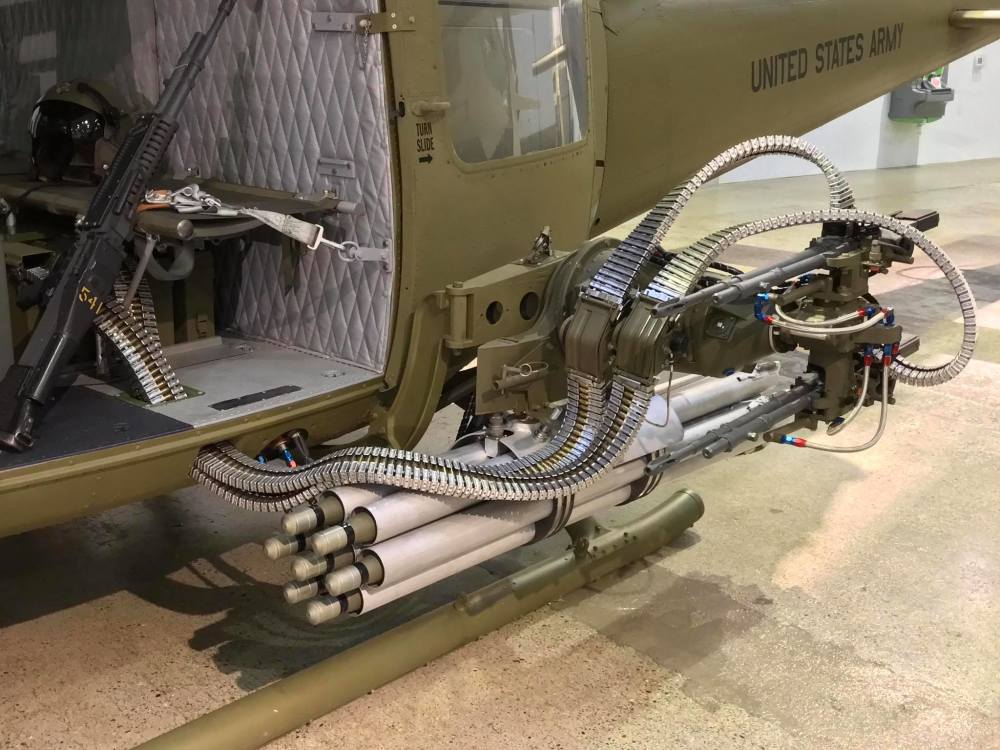 空中突击手"uh-1b"休伊型直升机_腾讯新闻