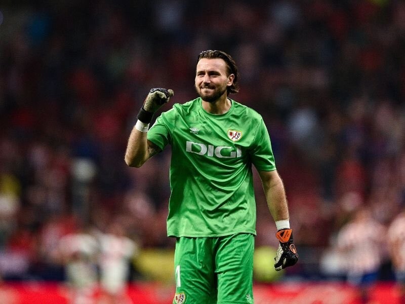 世体巴塞罗那可能免签巴列卡诺门将迪米特列夫斯基