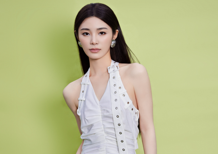 用"人美歌甜"形容这位女歌手完全不够!