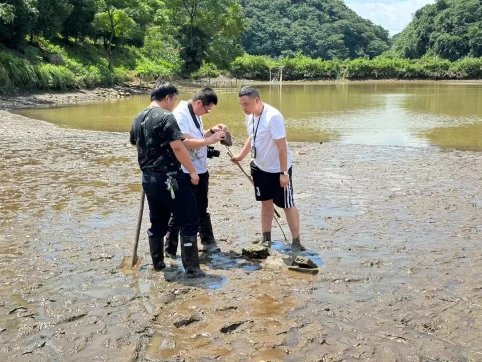 湖南一67歲男子殺害一名女性后拋尸魚(yú)塘 已被警方抓獲歸案