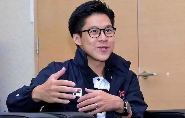 霍启刚又干大事了采访中谈梦想容光焕发做香港内地的沟通桥梁