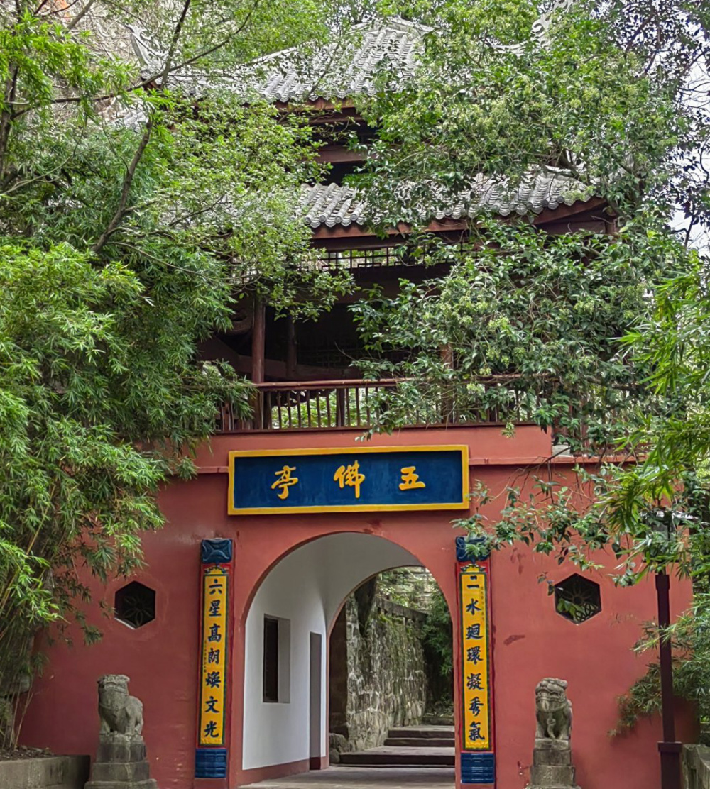 眼下广元还是秋天,从本月起皇泽寺调整为冬季开放时间,请注意!