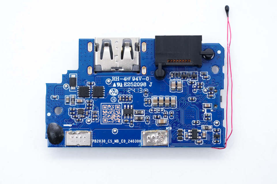 pcba模块正面一览,左侧焊接电源开关,协议芯片,vbus开关管,中间焊接