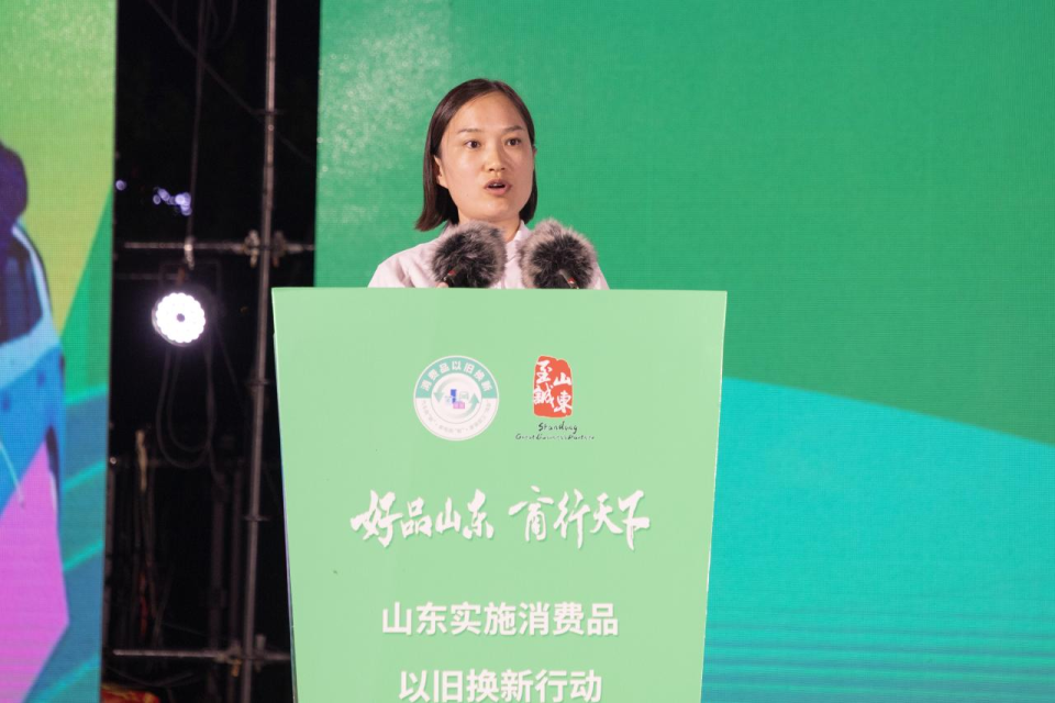 山东省家用电器协会秘书长英成才,省装饰协会执行会长兼秘书长杨雯雯