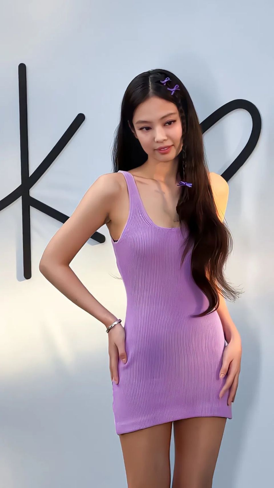 穿jennie合作款,我怕上头_腾讯新闻