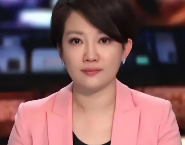 央视美女主持人王端端:嫁给同行丈夫很幸福,直播时落泪被质疑