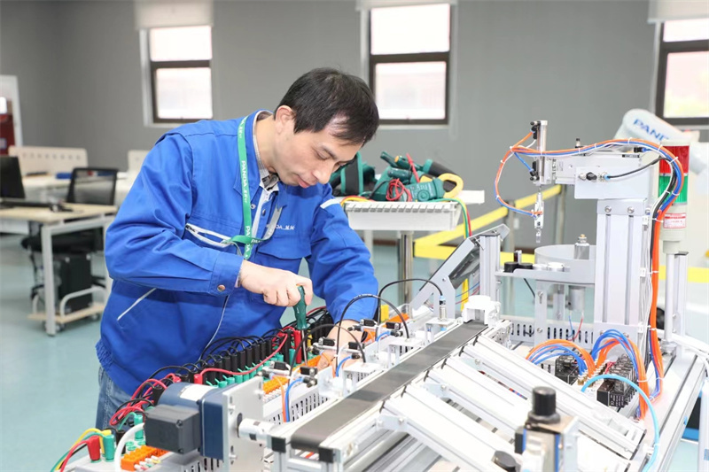 南京熊猫电子陆峻从电工学徒到首席技能大师