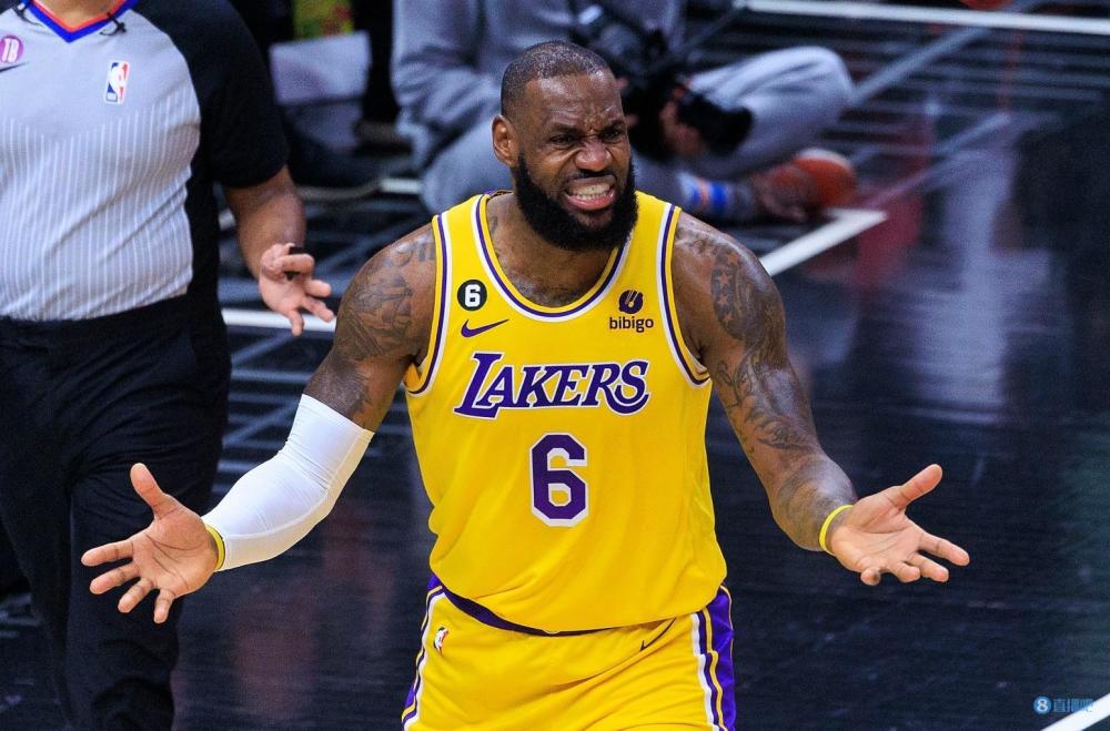 詹姆斯半场12投7中得到16分1板2助1断_腾讯新闻