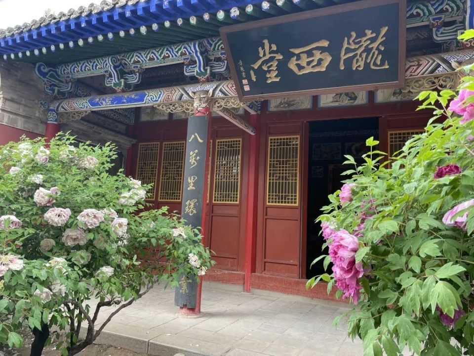 是唐代宫廷式古建筑群,是天下李氏族人敦宗睦族,祭祀先祖的宗祠,因唐