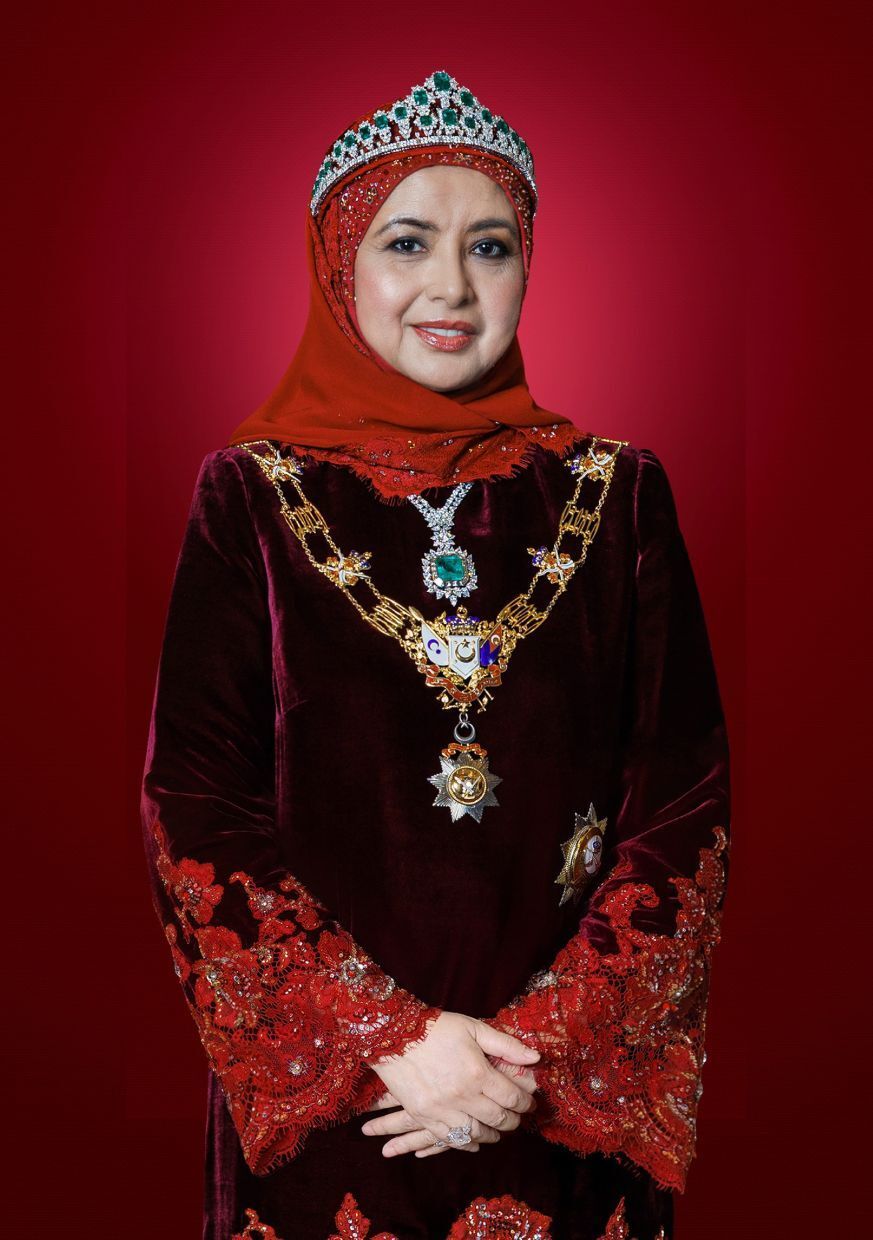 拉惹·查丽·苏菲雅苏丹易卜拉欣的妻子拉惹·查丽·苏菲雅(raja