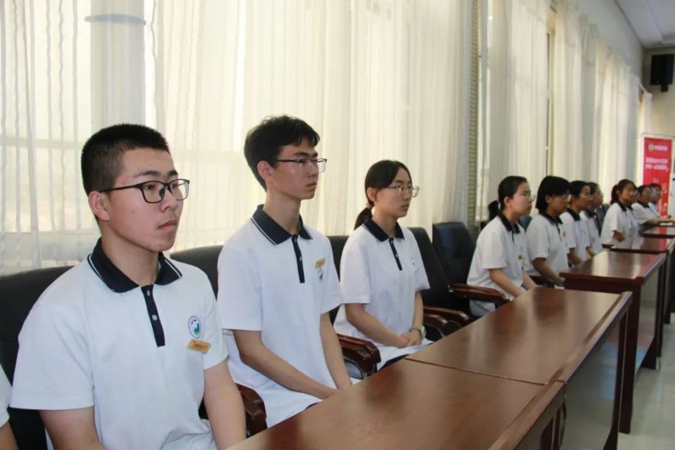 忻州一中举行"劲牌阳光学子"培养计划授牌仪式