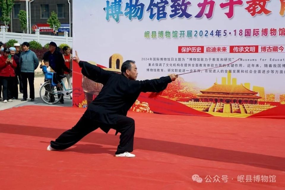 孙玉涛师傅传统武术:八步转,龙形剑创智艺德课后成长中心老师诗歌朗诵