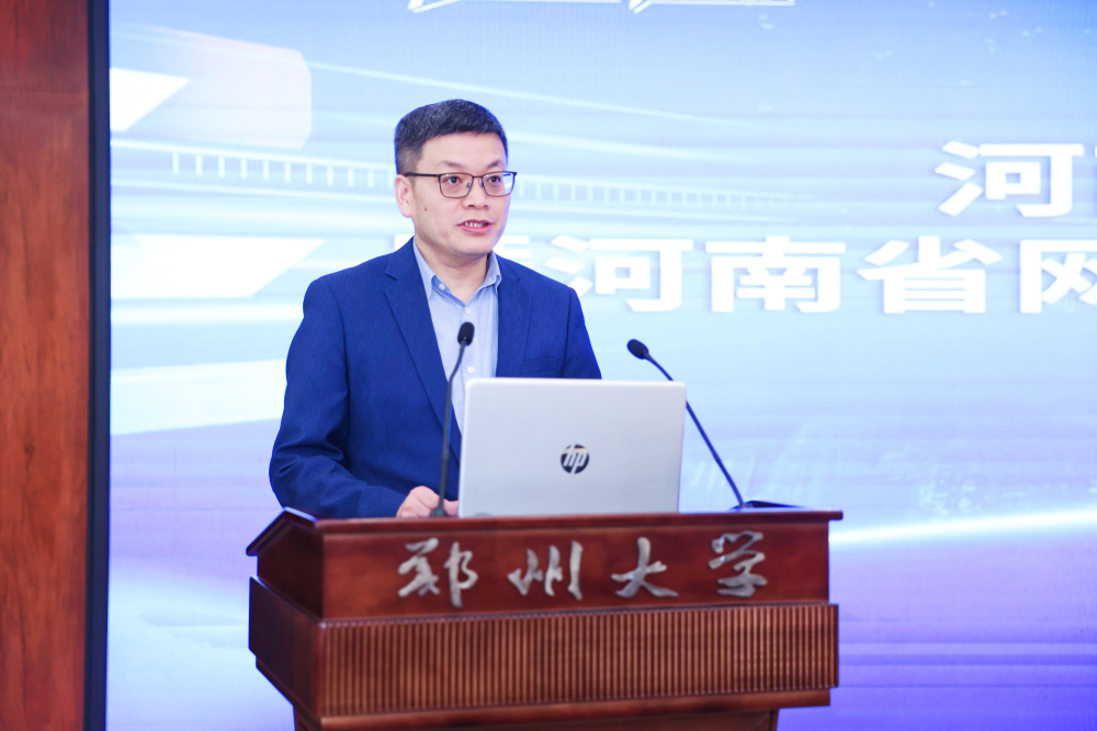 同日,郑州大学相声俱乐部的同学表演辟谣主题相声,传达了年轻群体向