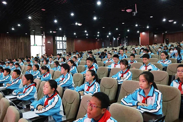 促进学生自主管理与科学管理,成都市玉林中学于2023年11月10日在芳草