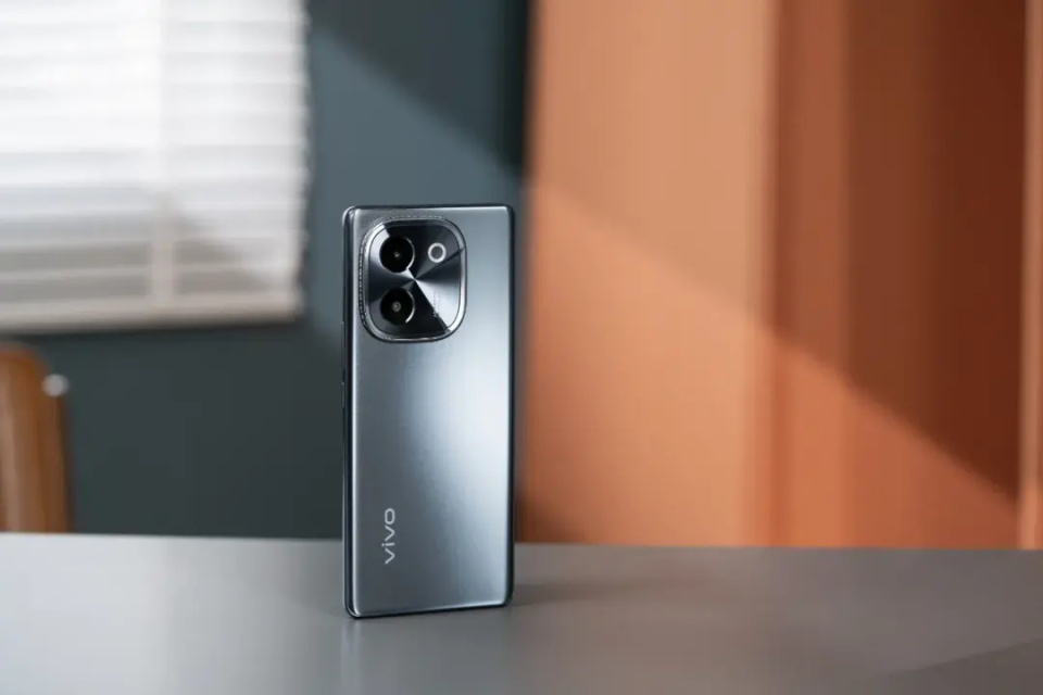 还有千元价位的vivo y200系列,包括y200,y200 gt,y200i,y200t,全员