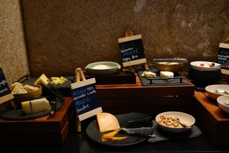 还有沙拉区,按照经典凯撒沙拉,意式小麦沙拉,田园沙拉等来配料.