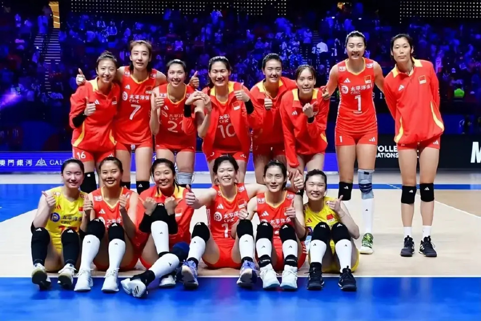 中国女排香港站合影照证实:王芸璐,丁霞确实已经离队