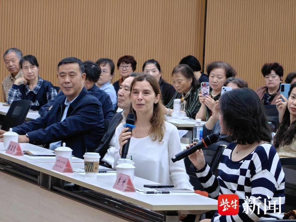 银龄闹金陵,江苏银龄钢琴交流展示活动走进金陵老年大学