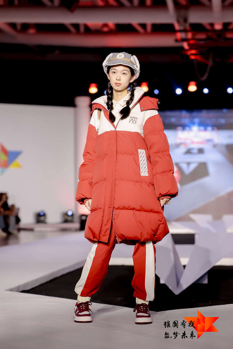 朱雯 迎接七一，新时代青少年儿童校服时尚风采展示活动成功举办-腾讯新闻