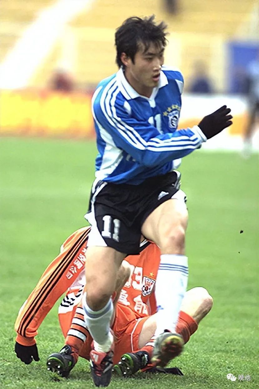 大连足球史上今天2001年实德23山东鲁能甲a提前夺冠被迫推迟12月2日