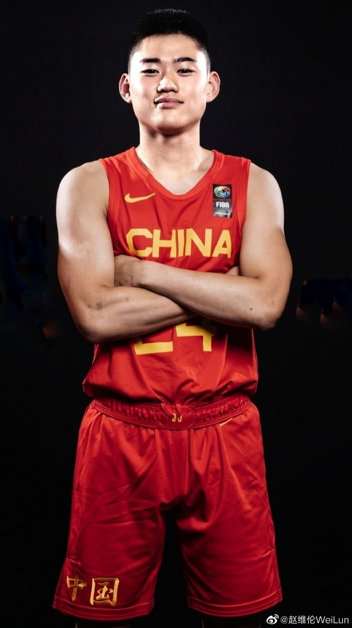 明晨战法国!u19男篮球员赵维伦晒定妆照:全力以赴_腾讯新闻