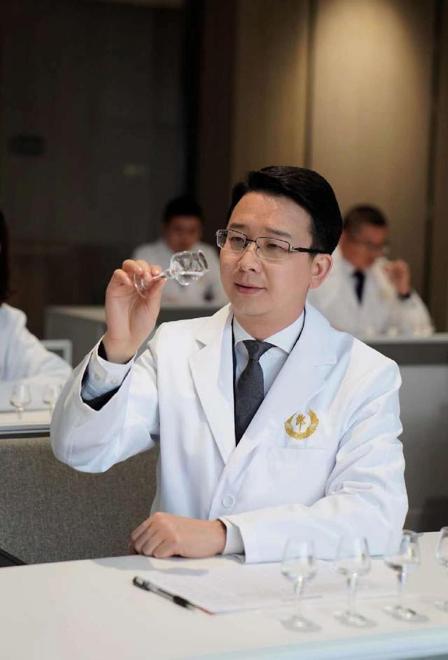 泸州无党派人士泸州知联会会长沈毅荣获中国酿酒大师称号