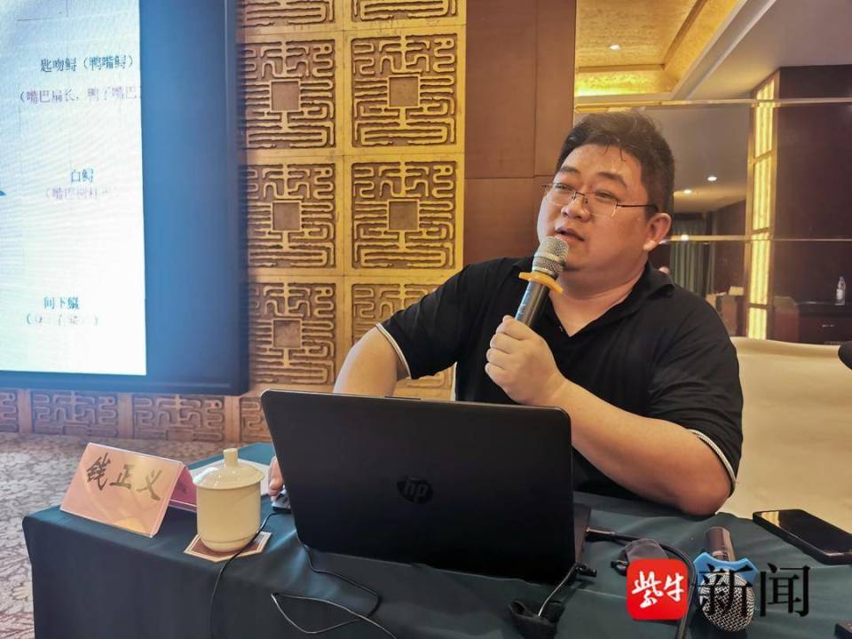 追江豚 | 武汉钱正义:保护好"大哥",再现"水清岸绿,豚跃鸟飞"的长江