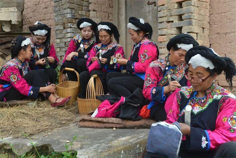 当非遗遇见云南|解锁"彝族服饰" 打卡绿春旅游_腾讯新闻