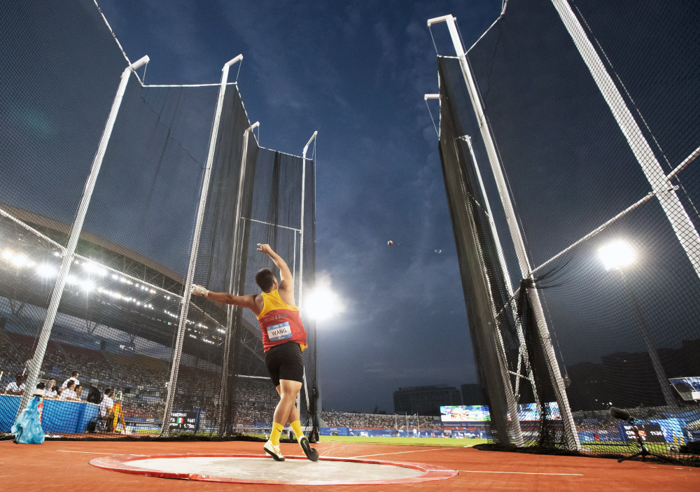 成都大运会田径男子链球王琦夺冠