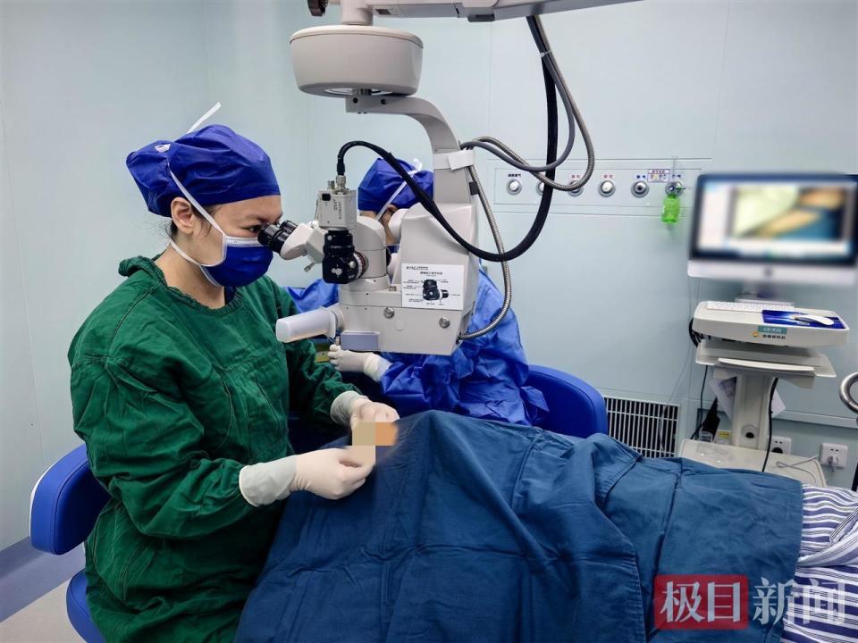 沉迷手机+工作用眼，39岁女子突发急性共同性内斜视！咋回事？
