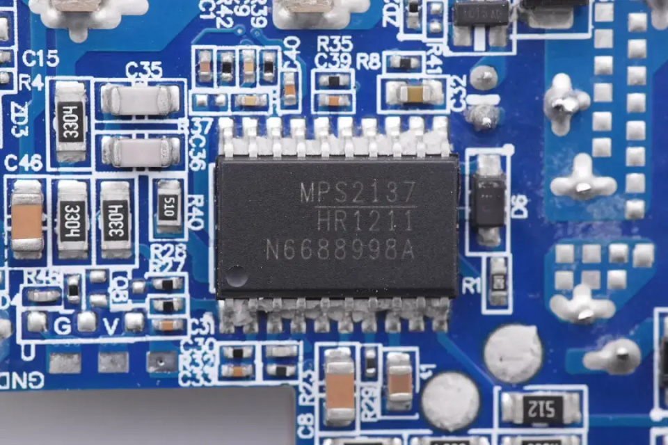 hr1211采用数字环路控制,芯片参数可灵活配置.