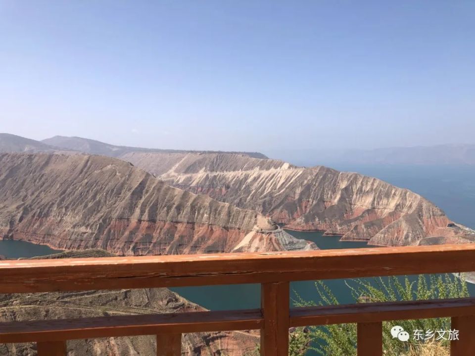 濒临刘家峡水库,距县城35公里,是东乡县新晋的旅游景点,设有停车场,木