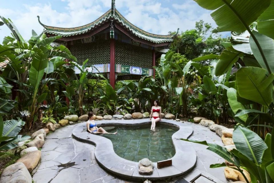 错过动感造浪池,与浪共舞超过瘾;亲子出行的可以到儿童水上乐园玩滑梯