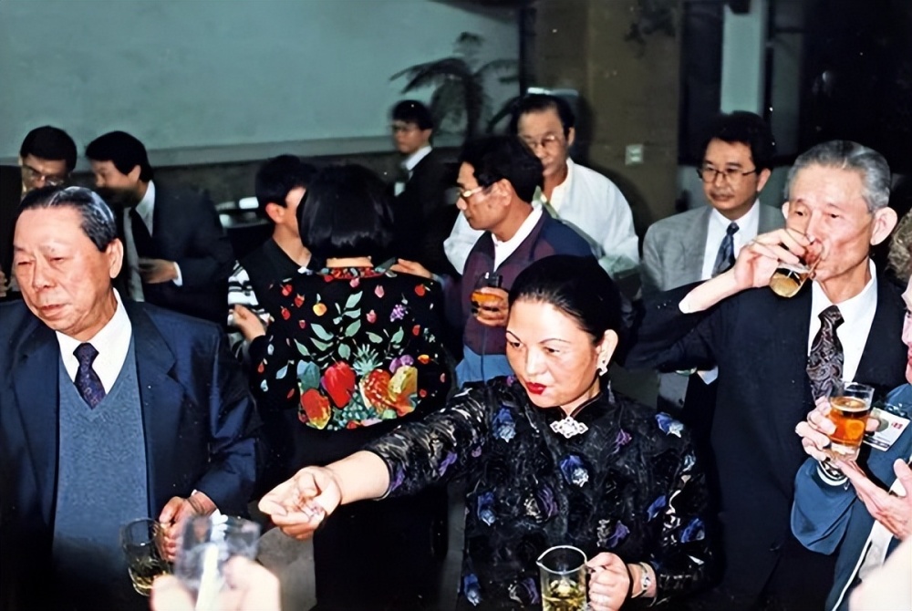 王永在,李宝珠,王永庆在后来的很多年,王永庆出席的重大业务及交际