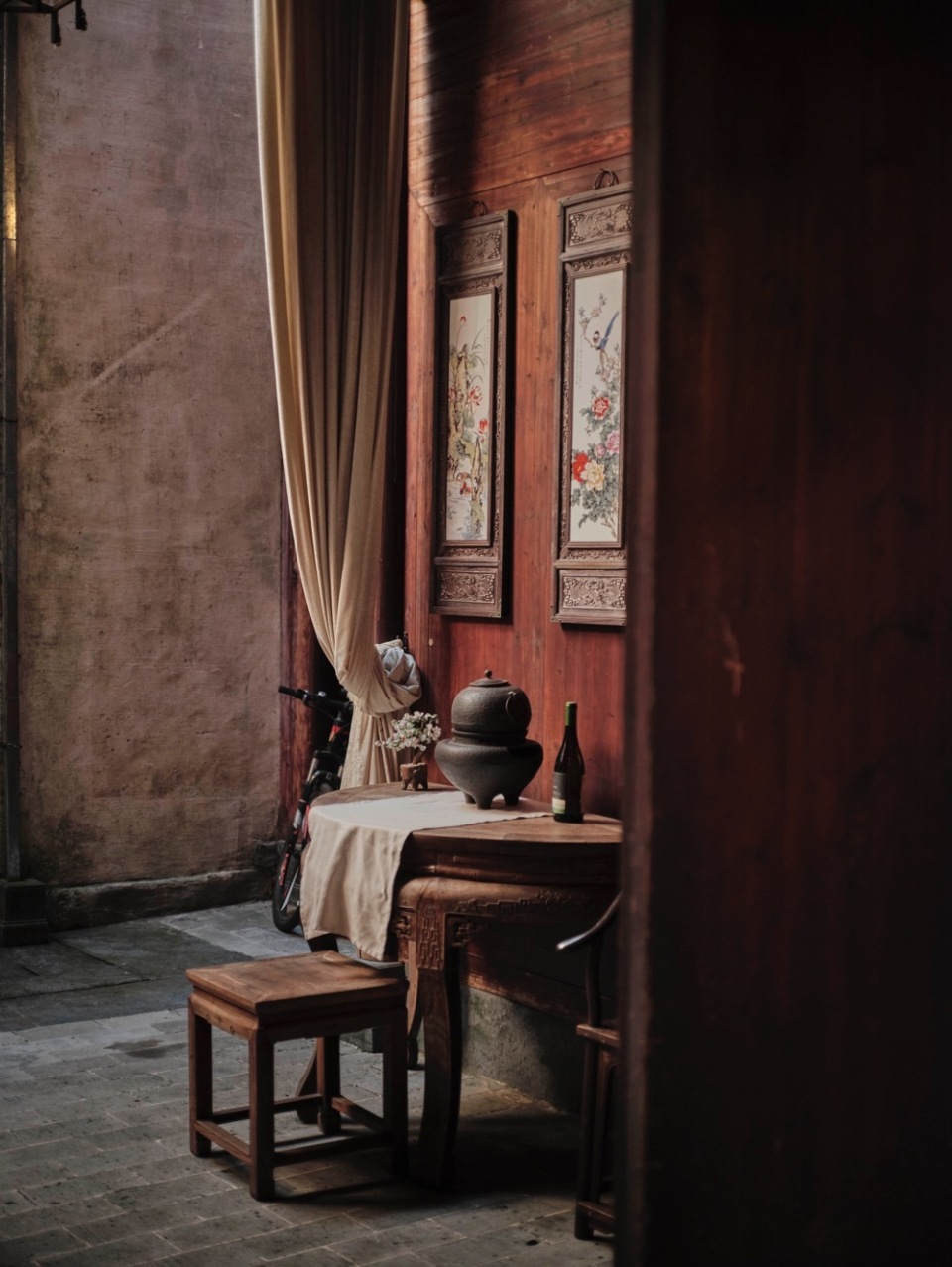 在黄山脚下的千年古村,歌手小娟唱起了《南屏晚风》