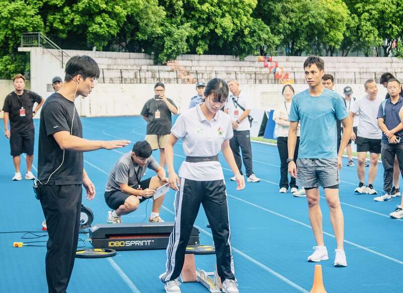 苏炳添讲授短跑实操广东省速度能力研究重点实验室揭牌