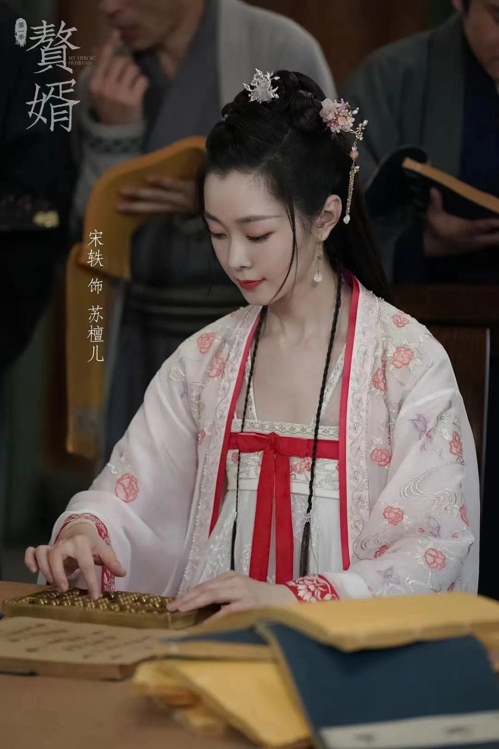 同样演郭麒麟"女朋友",向涵之,宋轶对比,差异很明显_腾讯新闻