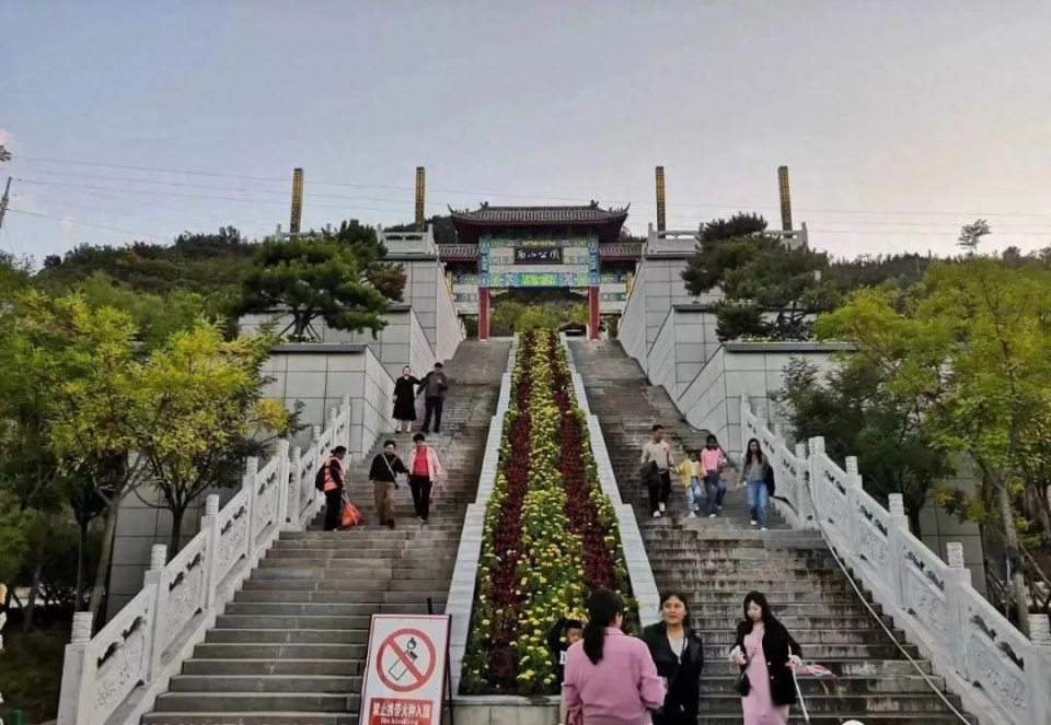 山西兴县南山公园图片