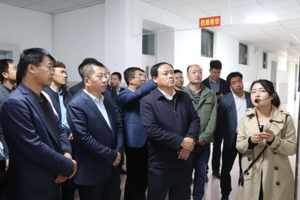 数字教育·引领未来——东乡县组织部分中小学校长观摩河州中学智慧