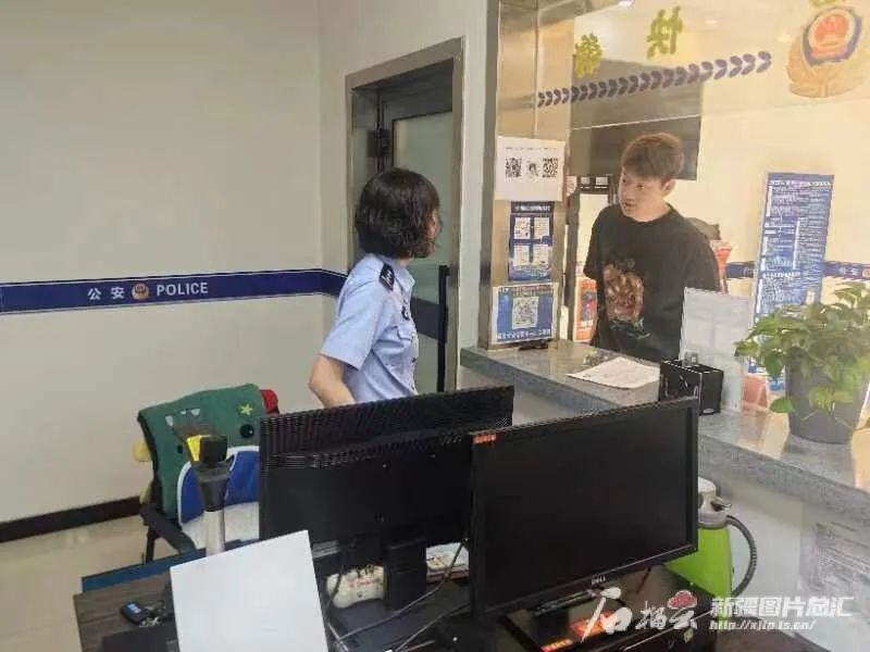 6月7日8时许,阿克苏地区公安局新城派出所民警在考点