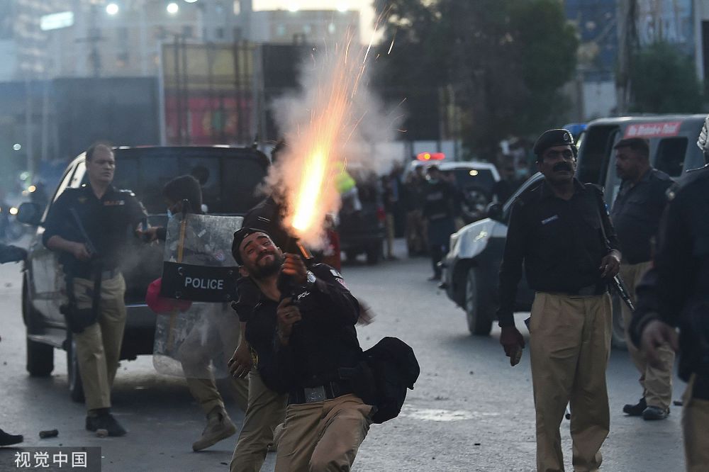巴基斯坦前总理伊姆兰·汗被捕引发暴力反对，已致人员死伤