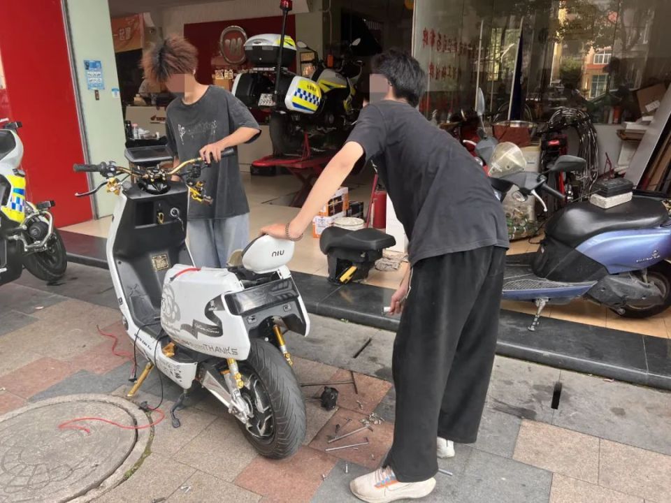 漳州一"鬼火少年"马路翘头炫技耍帅?结果·····_腾讯新闻