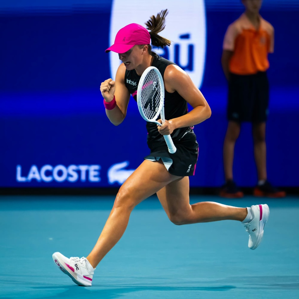 快节奏进攻打法成斯瓦泰克克星这又能给郑钦文带来哪些灵感