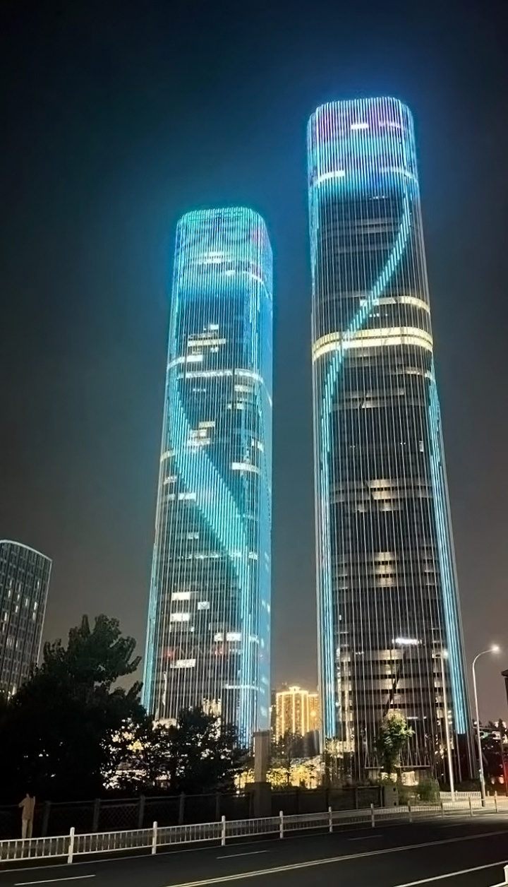 以光为媒,点亮城市夜空-腾讯新闻