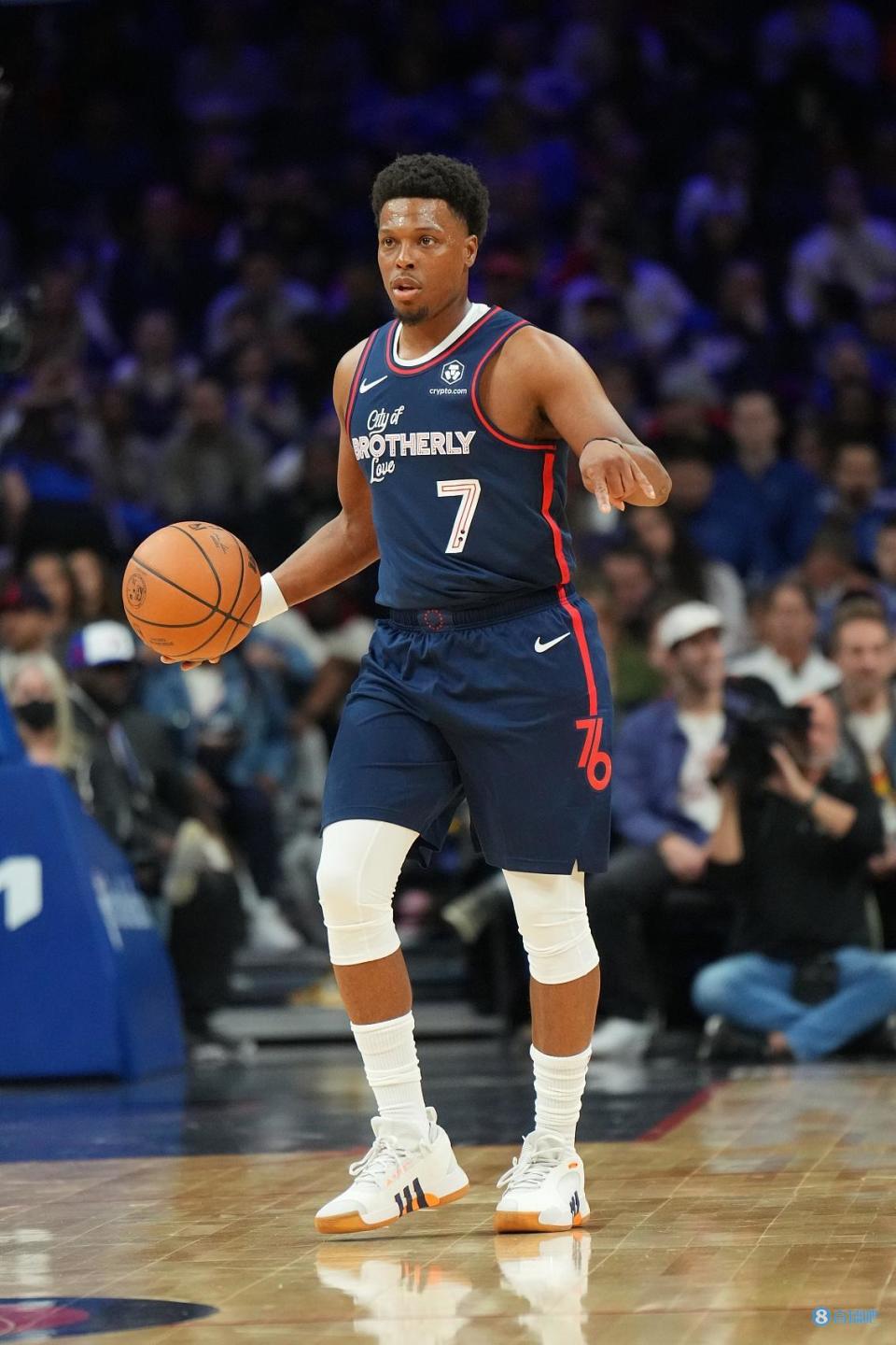 家有一老洛瑞9中5贡献15分6板10助三分6中3